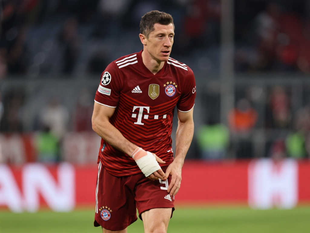 国家德比生死战！莱万不惜服止痛药，誓要对决皇马